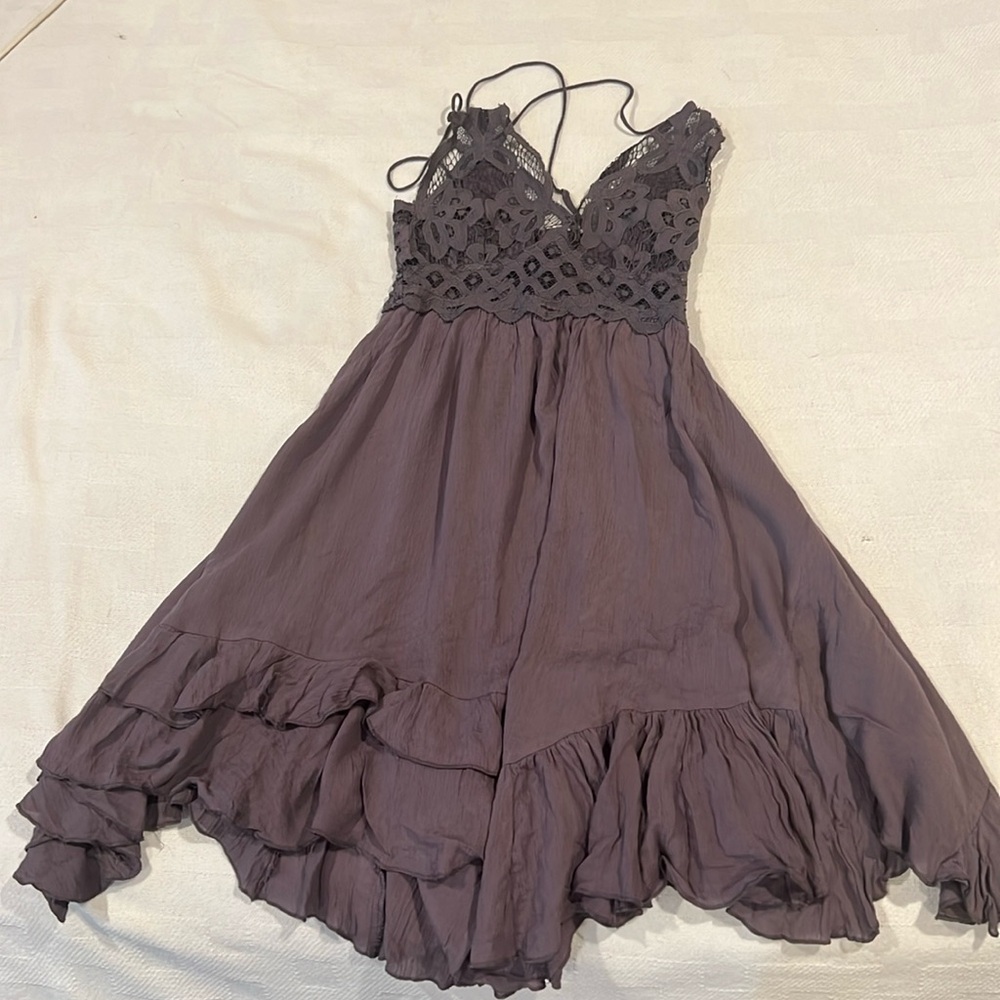 Women’s Lace Bodice Ruffle Hem Dress in Deep Plum